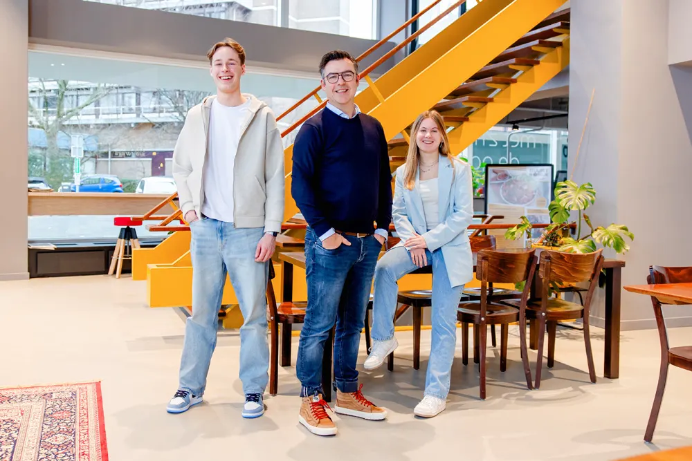 Het team van SEE Marketing op kantoor